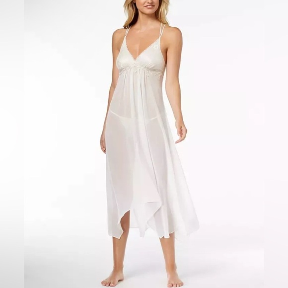 Línea Donatella Keepsake Lace Nightgown - Picture 1 of 7